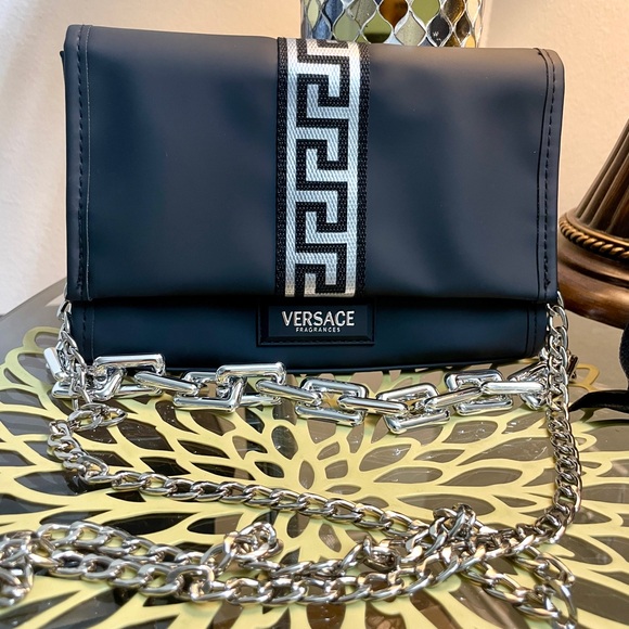 Versace - Picture 3 of 13